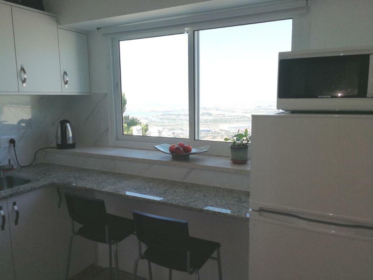 The Potter'S House Overlooking The Bay Of Haifa Exterior foto